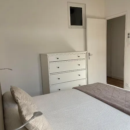 Centre 63 M² Avec Terrasse A 3 Minutes Des Plages 아파트 *