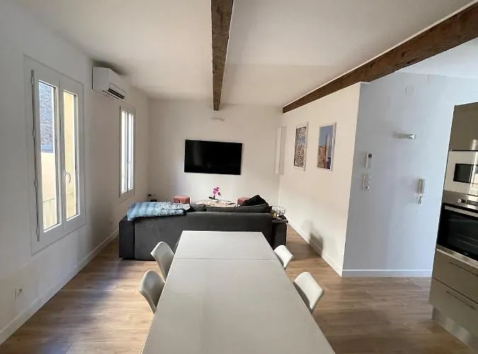 Centre 63 M² Avec Terrasse A 3 Minutes Des Plages