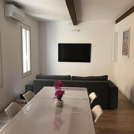 Apartment Centre 63 M² Avec Terrasse A 3 Minutes Des Plages