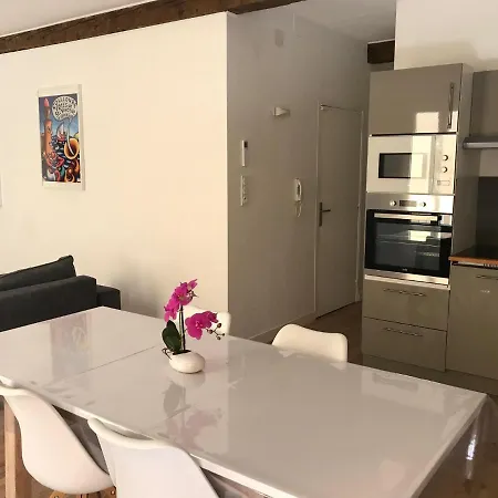 Apartment Centre 63 M² Avec Terrasse A 3 Minutes Des Plages