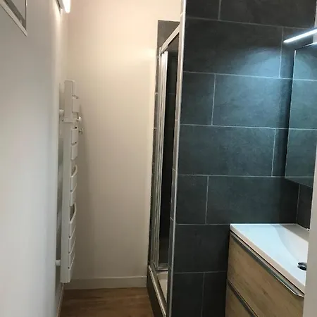 Centre 63 M² Avec Terrasse A 3 Minutes Des Plages Apartment