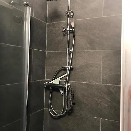 Centre 63 M² Avec Terrasse A 3 Minutes Des Plages Apartmán *