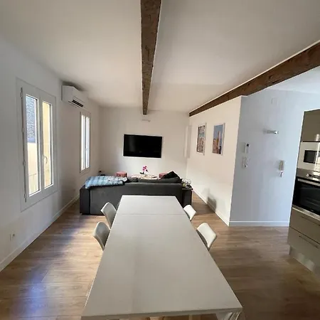 Centre 63 M² Avec Terrasse A 3 Minutes Des Plages