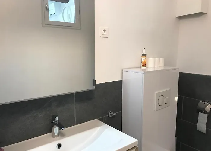 Centre 63 M² Avec Terrasse A 3 Minutes Des Plages *